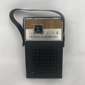 VINTAGE NORTH AMERICAN SOLID STATE 8 TRANSISTER RADIO. TESTED AND WORKS